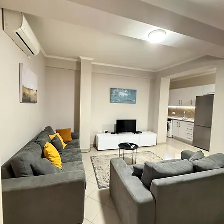 Apartment Centre Lions Gate 1
