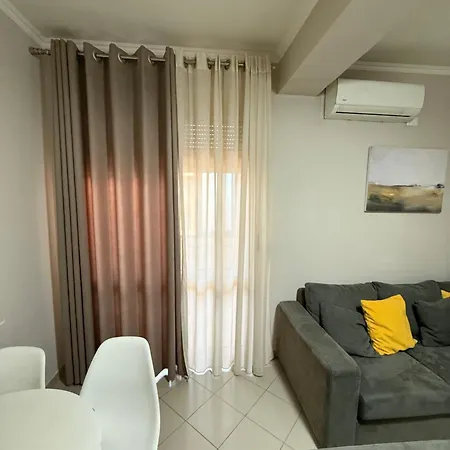 Centre Lions Gate 1 Apartment *