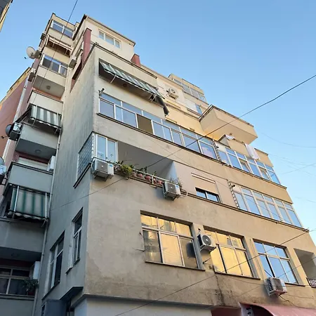 Apartment Centre Lions Gate 1